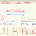 Autogramy členů Tublatanky v roce 1986